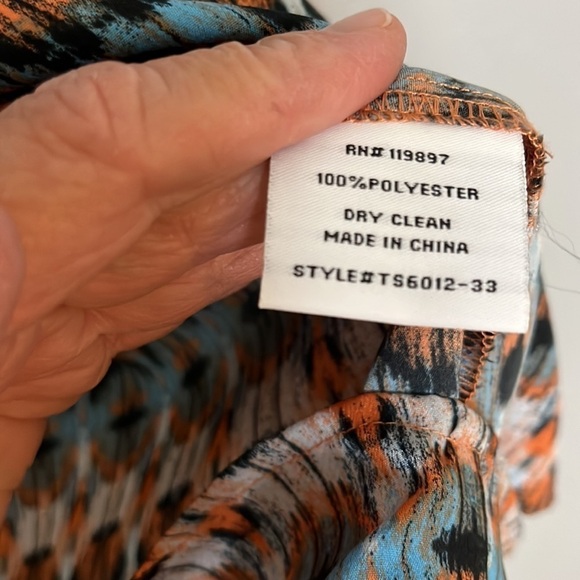 19 Cooper lightweight sleeveless blouse. Size Medium - Picture 3 of 6